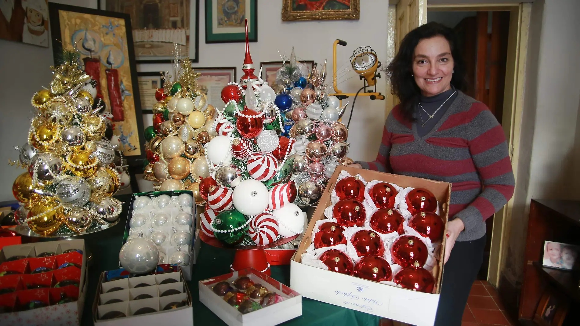 ¡Justo en la nostalgia! Venden tradicionales esferas de vidrio en Durango 